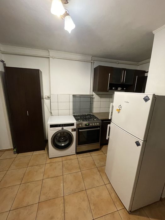 Inchiriez apartament