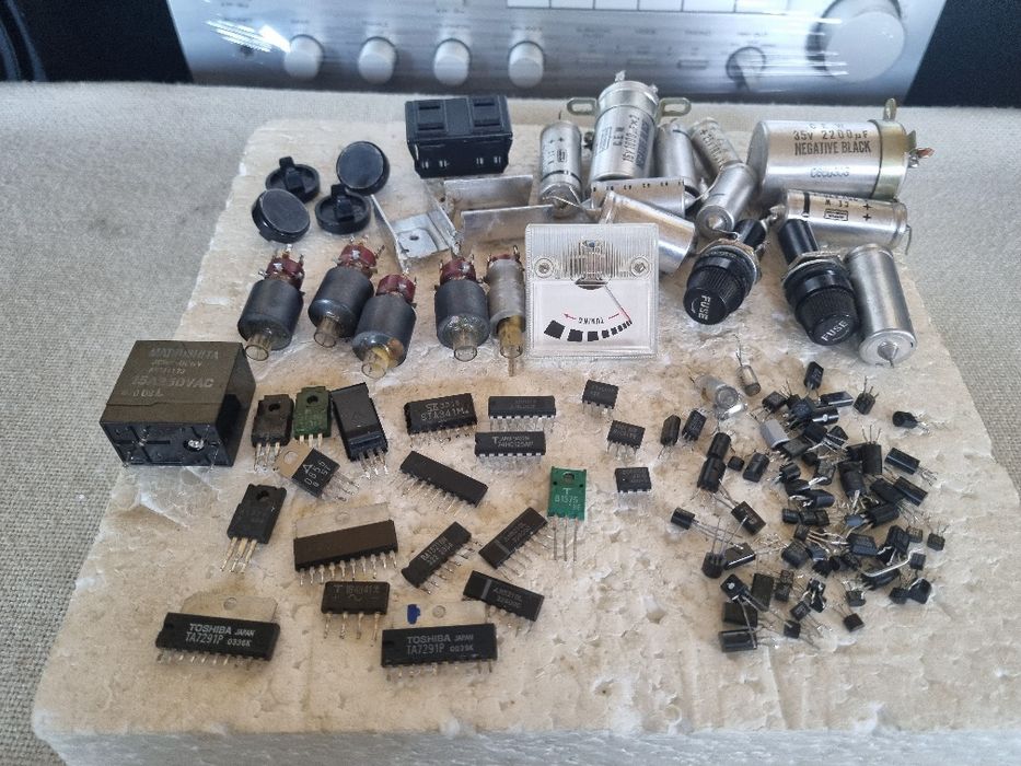 Pachet dif componente, Tranzistori mici, etc. Perfecta stare.