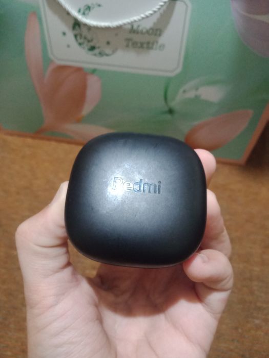 Продаю. Несколько пар! наушников.