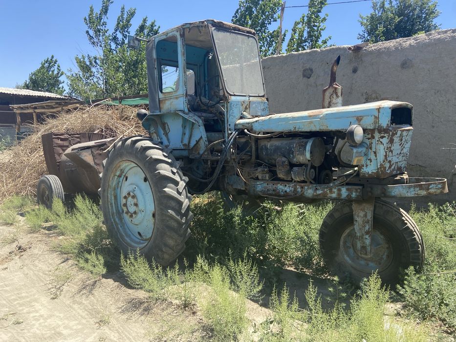 Трактор Т28 на ходу тележкаси билан сотилади