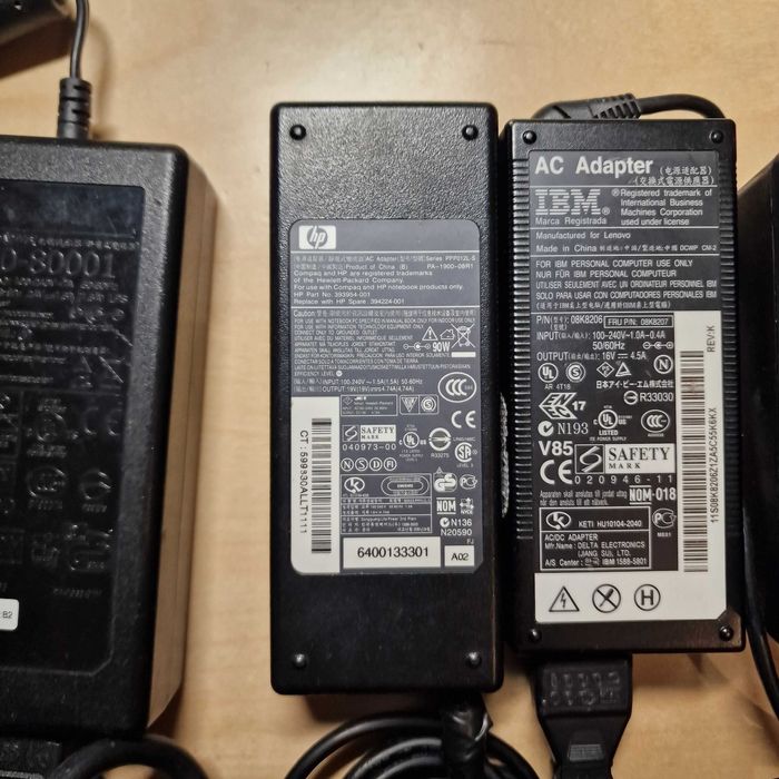 Incarcatoare alimentatoare diverse laptop imprimanta hp ibm delta