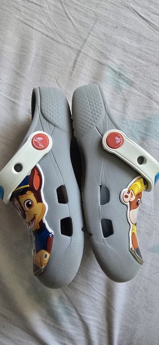 Șlapi/papuci copii crocs c11 sau 28-29 cu Paw Patrol