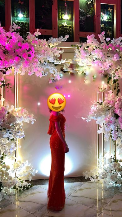 Вечернее платье кораллового цвета