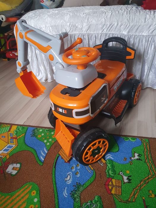 Excavator/ tractor electric cu cupa si macara