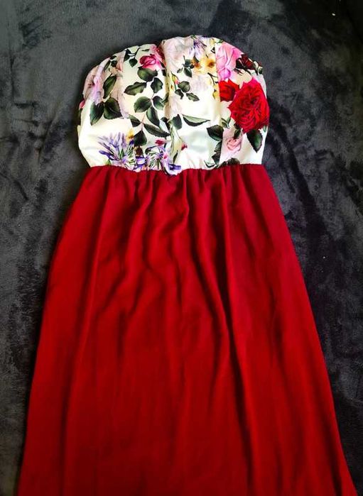 Rochie damă lungă bordo cu bust floral, fără bretele, mărime M
