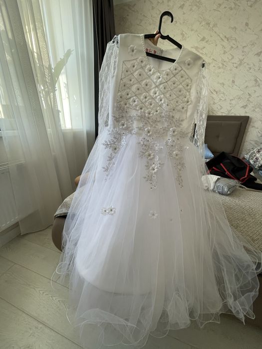 Продам платье для девочки