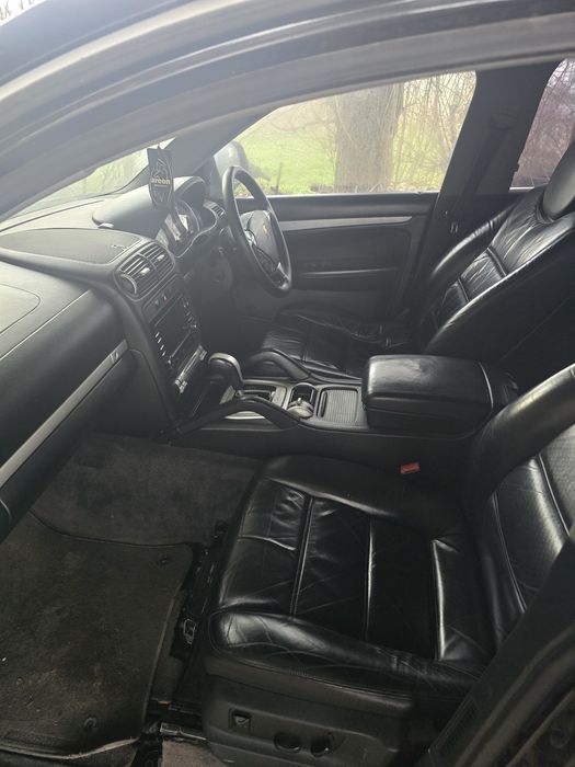 Продавам Porshe Cayenne 4.5 V8