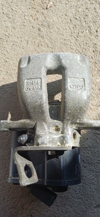 Продавам части за Пасат Б6