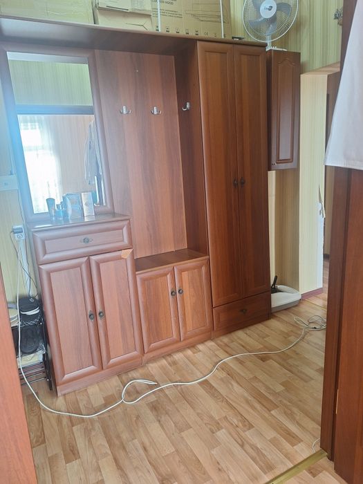 Шкаф с зеркалом в прихожую