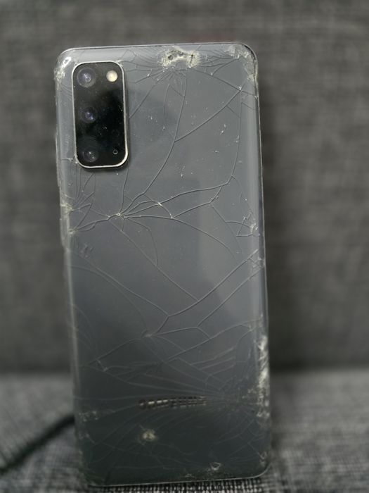 Samsung s20 В отличном