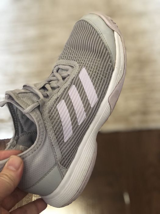 Оригинални маратонки и калеври/бутонки/ ADIDAS