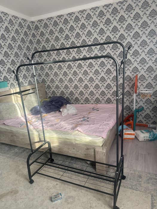 Стойка для одежды на колесиках