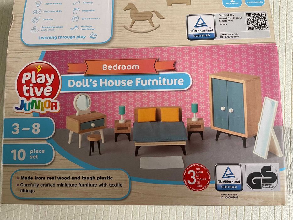 Детска дървена къща за кукли с мебели