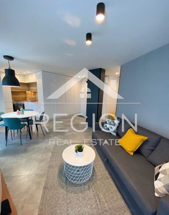 Дава се под наем Двустаен апартамент в Варна, Гръцка махала - 60 кв.м за 918 € - Снимка #1