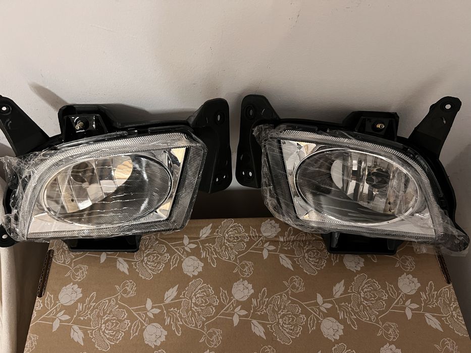 Proiectoare hyundai i30 2009-2012 nou pret /2 buc