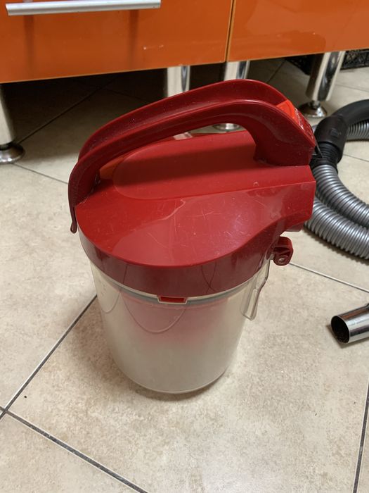 Пылесос марки Tefal Swift Power Cyclonic (красный)