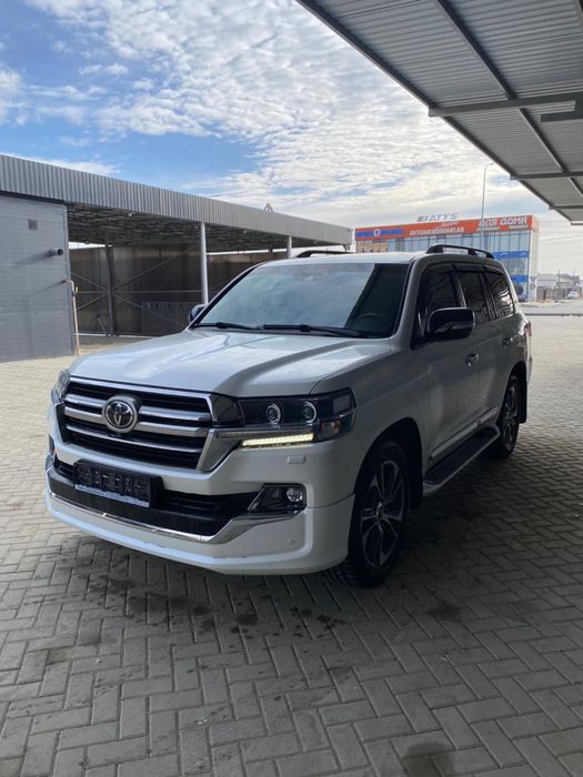 Аренда Land Cruiser 200