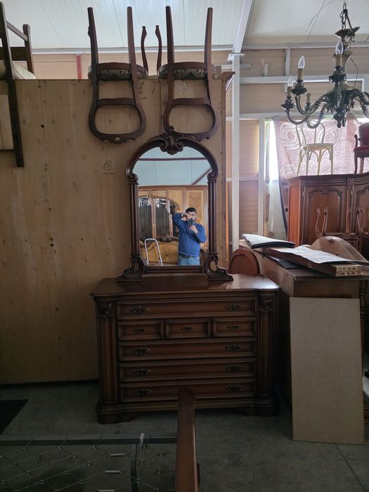 Dormitor din lemn pat noptiere comoda șifonier