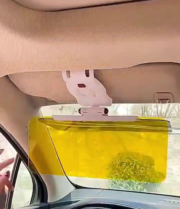 Продавам нов сенник-козирка за дневно и нощно шофиране