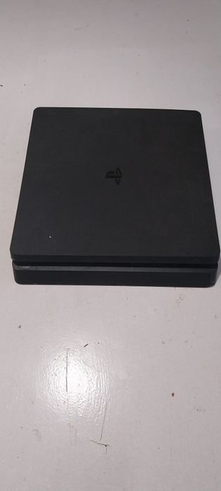 Плейстейшан с джойстик и всички кабели