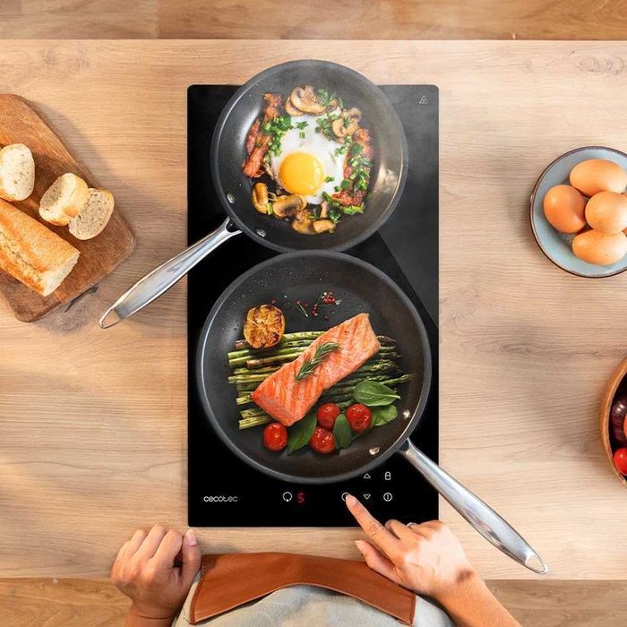 Двоен Стъклокерамичен котлон Cecotec, 3000W, 16 и 20 см диаметър.