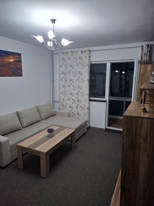 Inchiriez apartament 3 camere