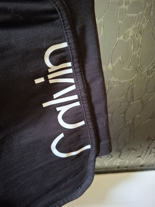 Pantaloni scurți originali Calvin Klein!