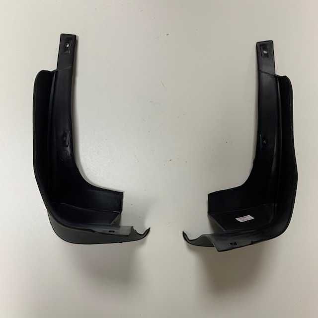 Брызговик на Toyota Corolla E-140, Е-150, E-180, E-185