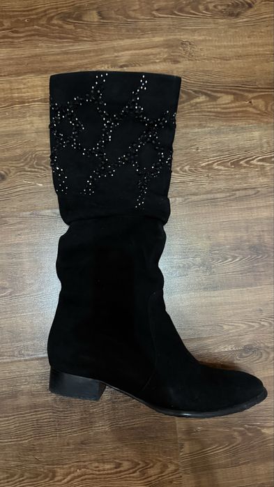 Продам зимние замшевые сапоги