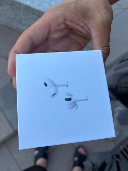 Продам наушники Airpods pro