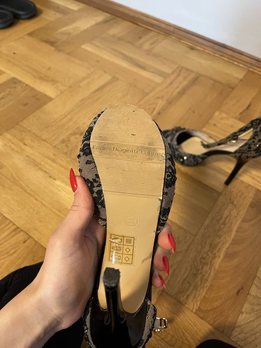 Обувки на ток Laura Biagiotti