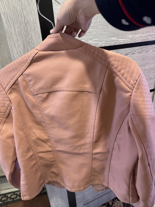 Кожаный костюм розовая