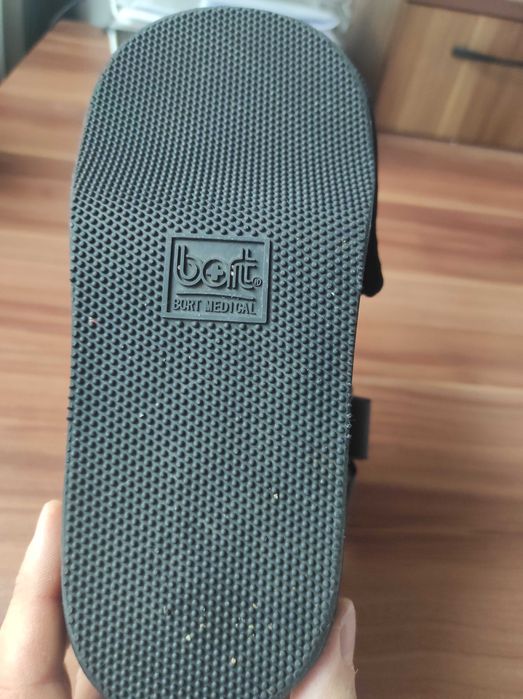 Pantof medical postoperator BORT 33–35 – purtat foarte putin