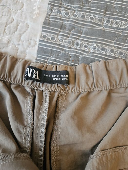 Pantaloni bej  si negru Zara