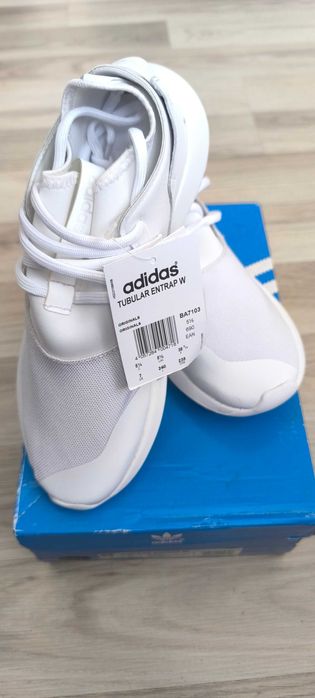 Дамски маратонки Adidas. --''НОВИ''