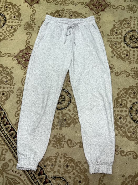 серые штаны на весну sinsay