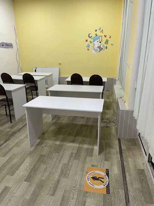 Продается парты комплект с двумя стулами новые