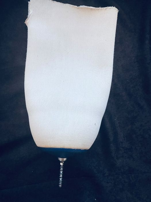 Proteză de coapsă dreaptă – manson silicon + pin