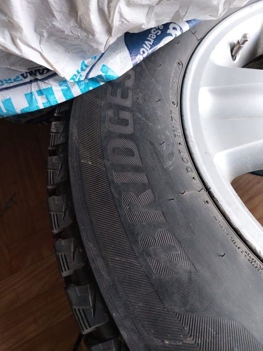 Продам шины Bridgestone Blizzak с диской 265/65/17