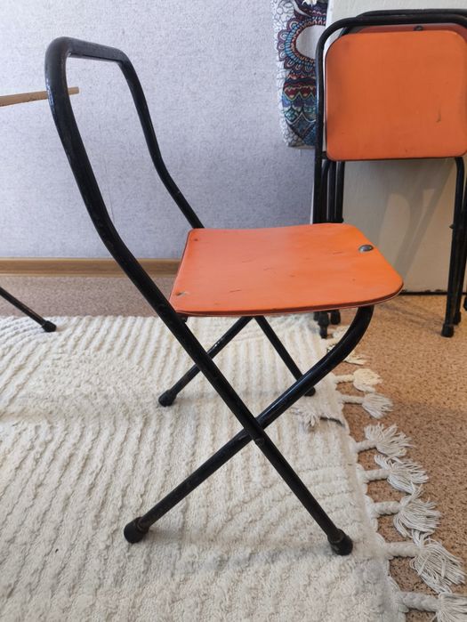 Складной стол и 3 стула