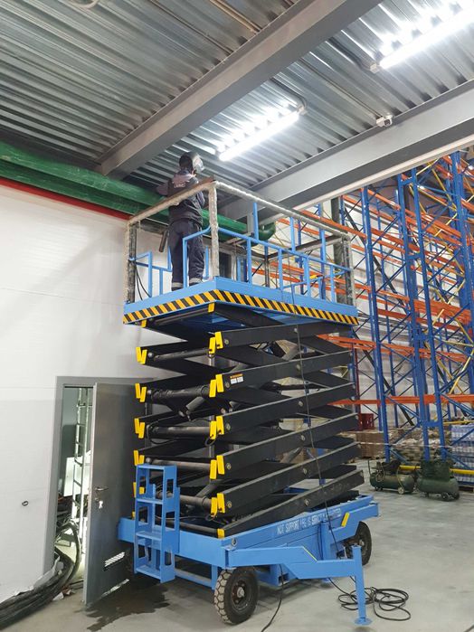 Ножничный подъемник