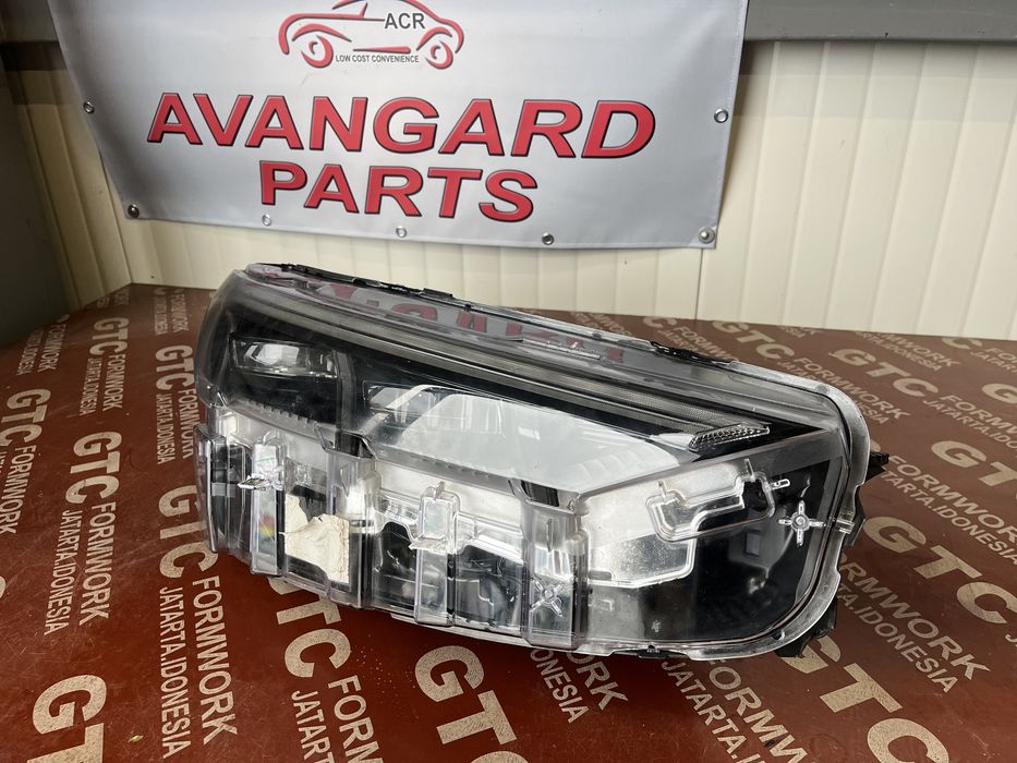 3 броя десен и 1 брой ляв фар Ford Mustang E-Mach 2021-