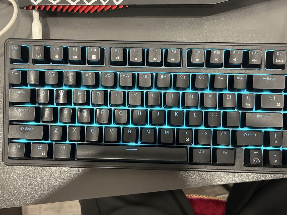 Royal kludge r75