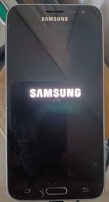 Vand telefon Samsung J3