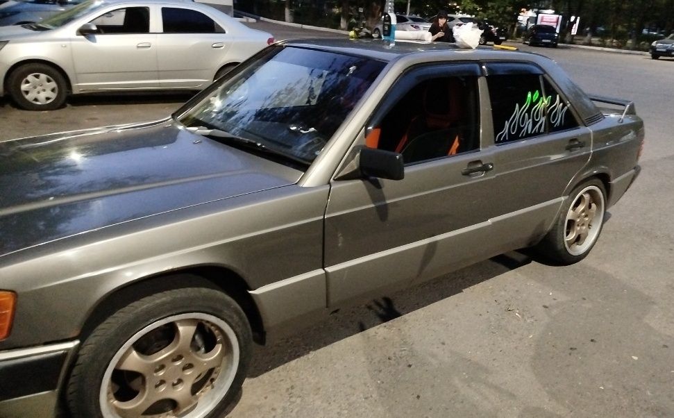 Mersedes Benz w201 с музыкой