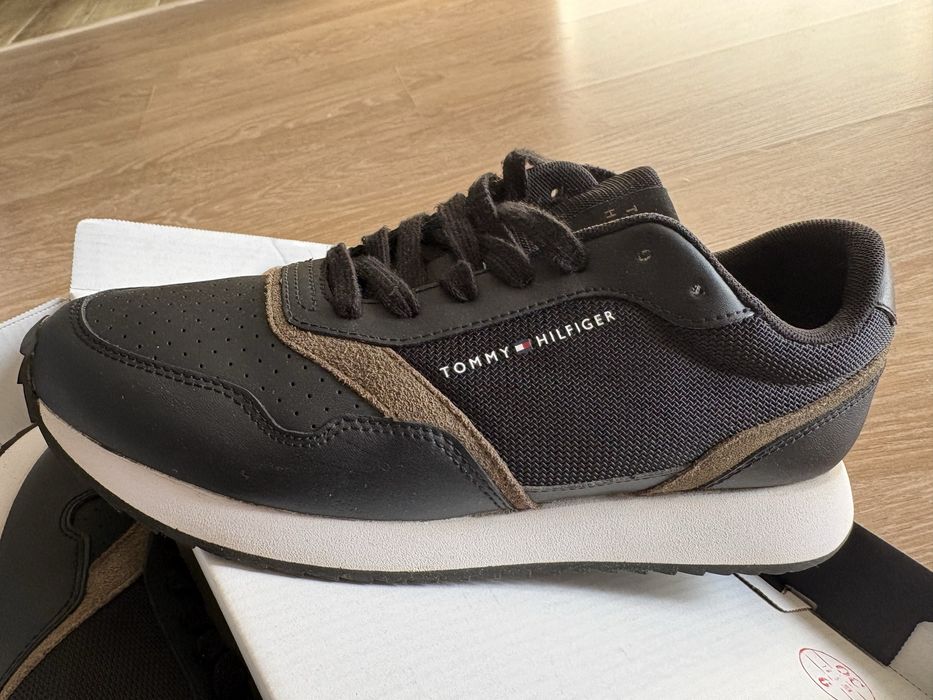 Продам кроссовки Tommy Hilfiger! В оригинале!