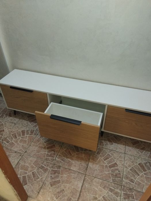 Продам тв тумбу новую.