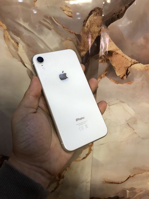 В продаже Айфон Хр.