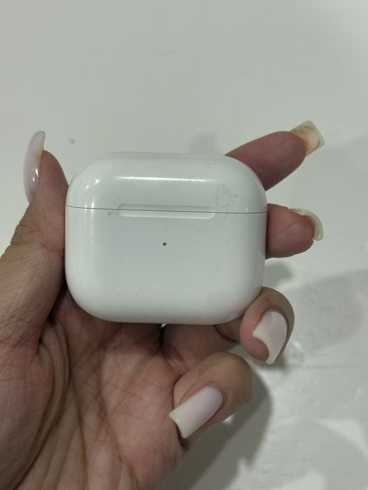 Продам оригинальные Airpods 3