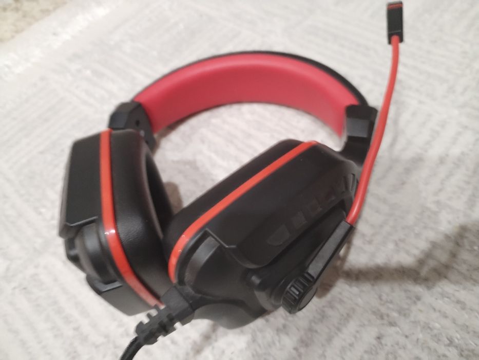 Наушники продам новая